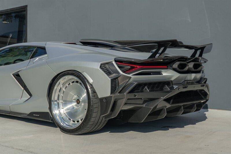 2024 Lamborghini Revuelto