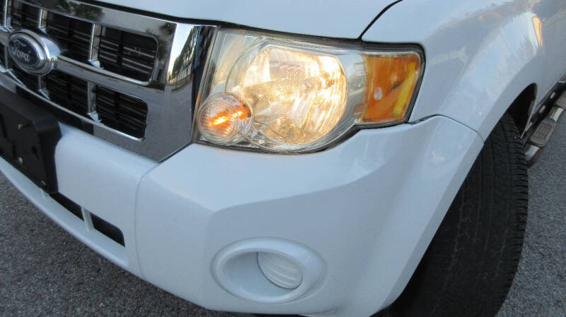 2011 Ford Escape XLS photo 37