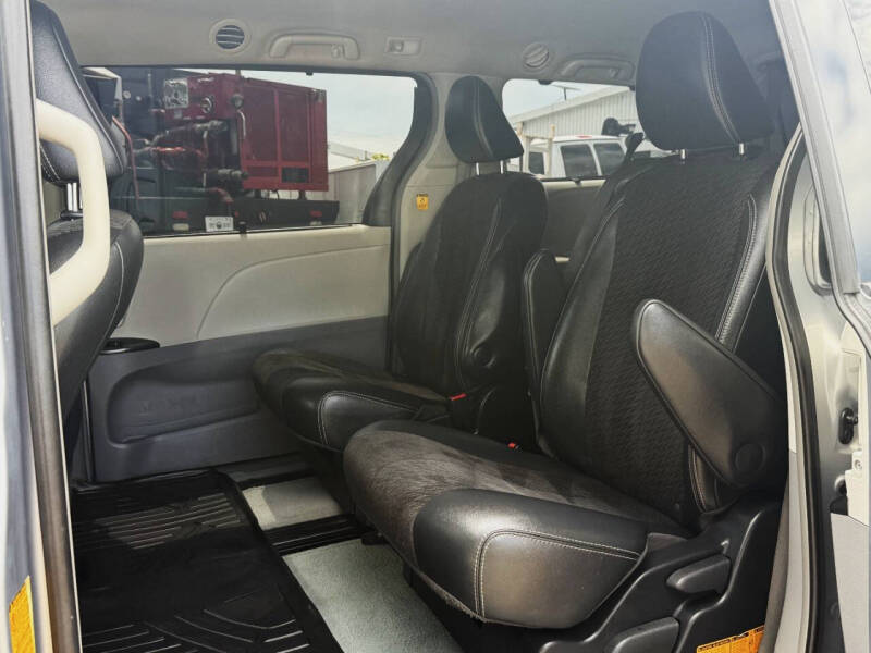 2012 Toyota Sienna SE 8-Passenger