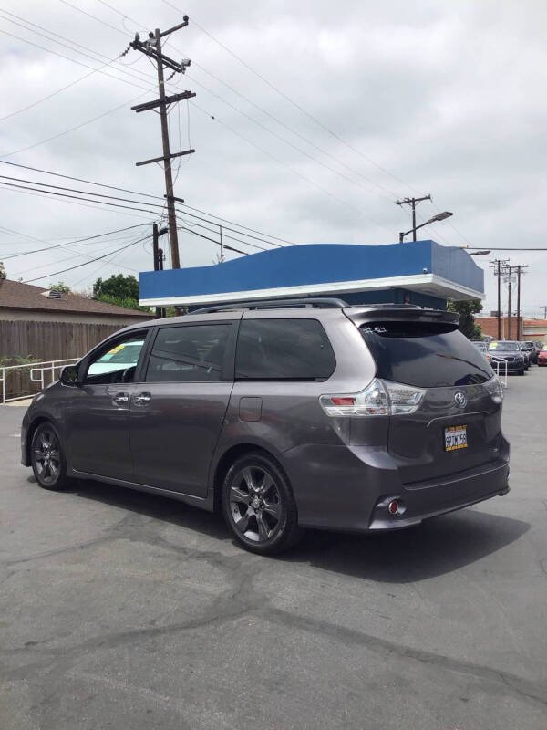 2016 Toyota Sienna SE Premium 8-Passenger