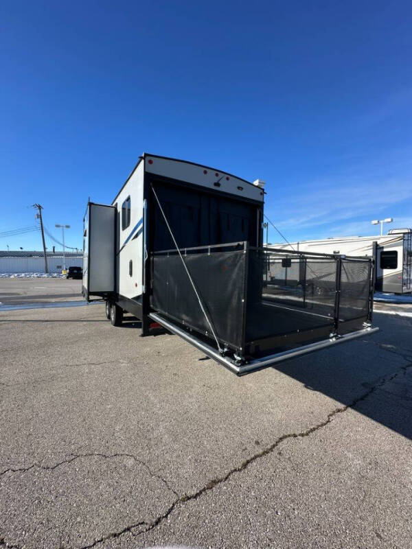 2022 Forest River Vengeance Rogue 26VKS