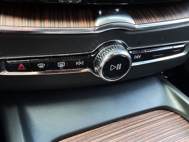 2023 Volvo XC60 B5 Ultimate Bright Theme