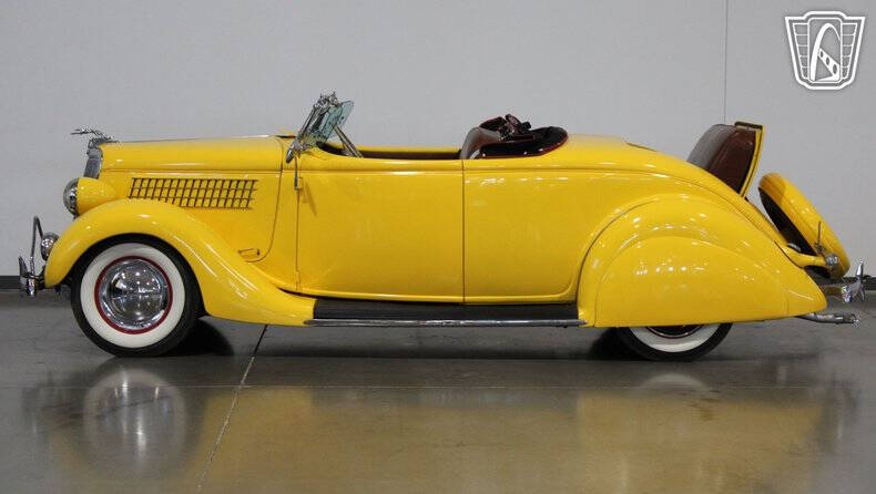 1935 Ford Deluxe