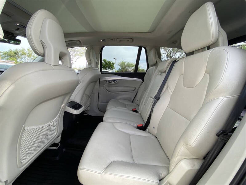 2016 Volvo XC90 T5 Momentum