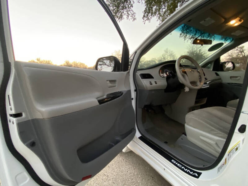 2014 Toyota Sienna L 7-Passenger