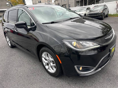 2017 Chrysler Pacifica Touring Plus