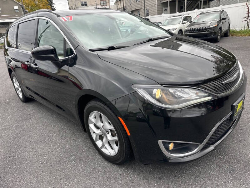 2017 Chrysler Pacifica Touring Plus