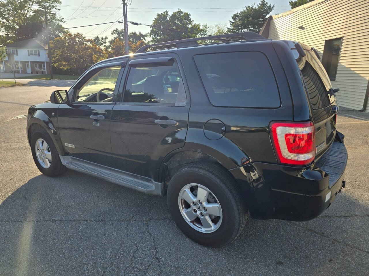 2008 Ford Escape for sale at QUEENSGATE AUTO SALES in York, PA