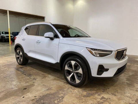 2025 Volvo XC40 B5 Plus Bright Theme
