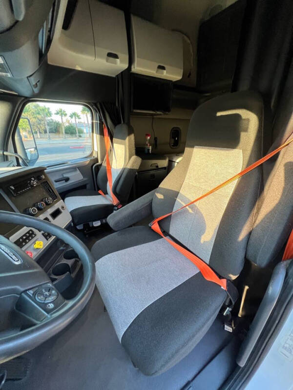 2020 Freightliner Cascadia