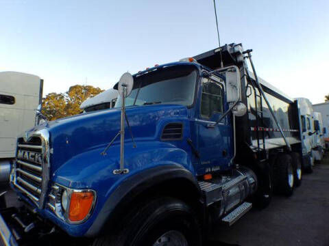 2005 Mack CV713