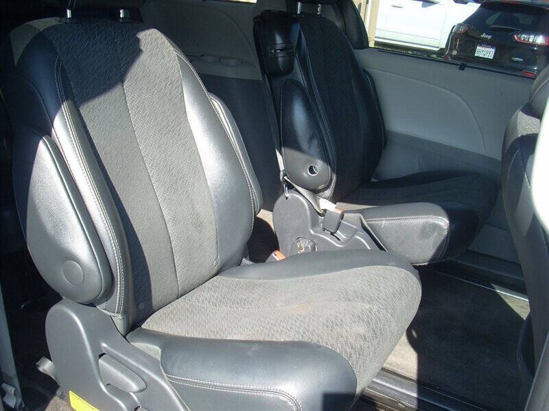 2013 Toyota Sienna SE 8-Passenger