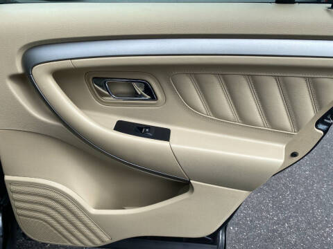 2015 Ford Taurus SE