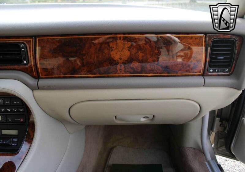 1997 Jaguar XJ-Series Vanden Plas