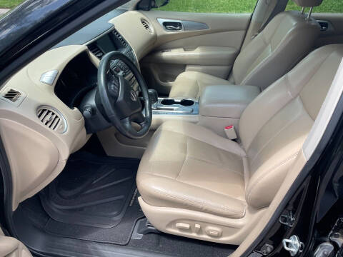 2017 Nissan Pathfinder SL