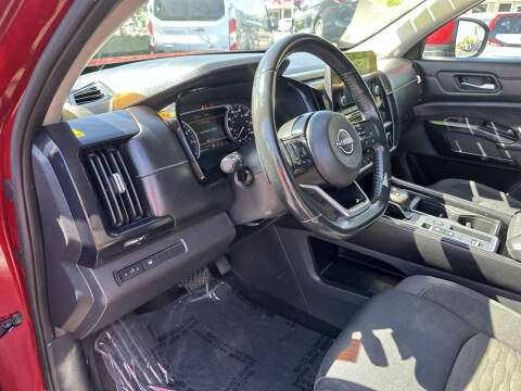 2022 Nissan Pathfinder SV