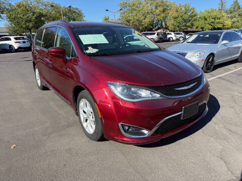 2017 Chrysler Pacifica Touring-L