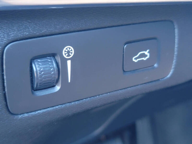 2018 Volvo XC90 T6 Momentum