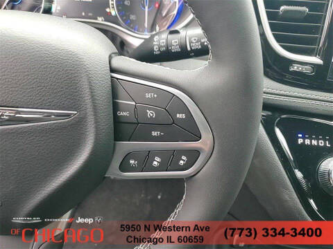 2025 Chrysler Pacifica Select