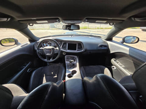 2017 Dodge Challenger 392 HEMI Scat Pack Shaker