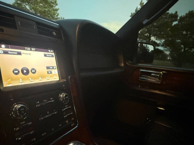 2017 Lincoln Navigator Select