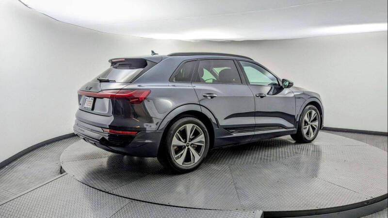 2024 Audi Q8 e-tron quattro Premium