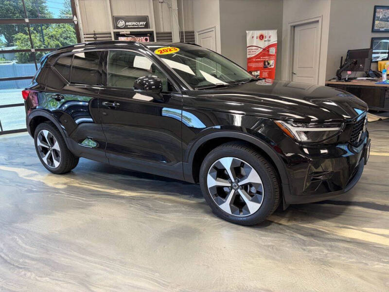2023 Volvo XC40 B5 Plus Dark Theme