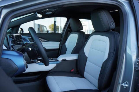 2025 Chevrolet Equinox EV LT 2