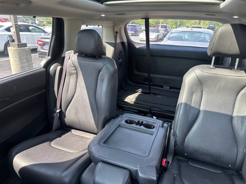 2025 Kia Carnival SX