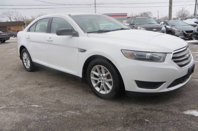2013 Ford Taurus SE's photo