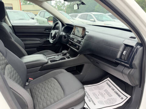 2025 Nissan Pathfinder S