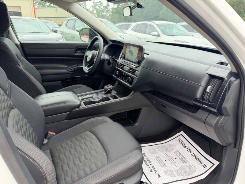 2025 Nissan Pathfinder S