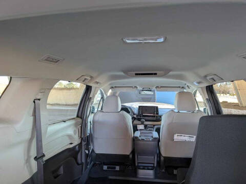2025 Toyota Sienna LE 8-Passenger