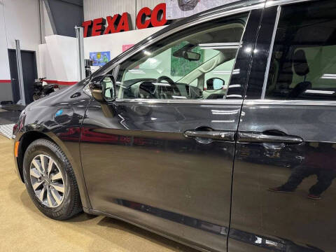 2024 Chrysler Pacifica Plug-In Hybrid Select