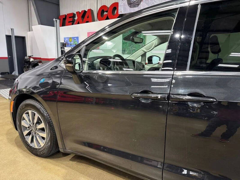 2024 Chrysler Pacifica Plug-In Hybrid Select