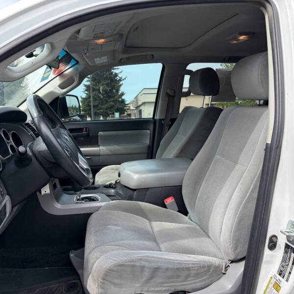 2014 Toyota Sequoia SR5