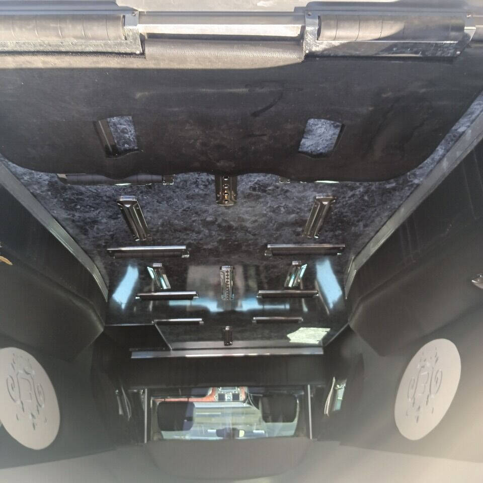 2006 Cadillac DTS Pro Hearse - $17,500
