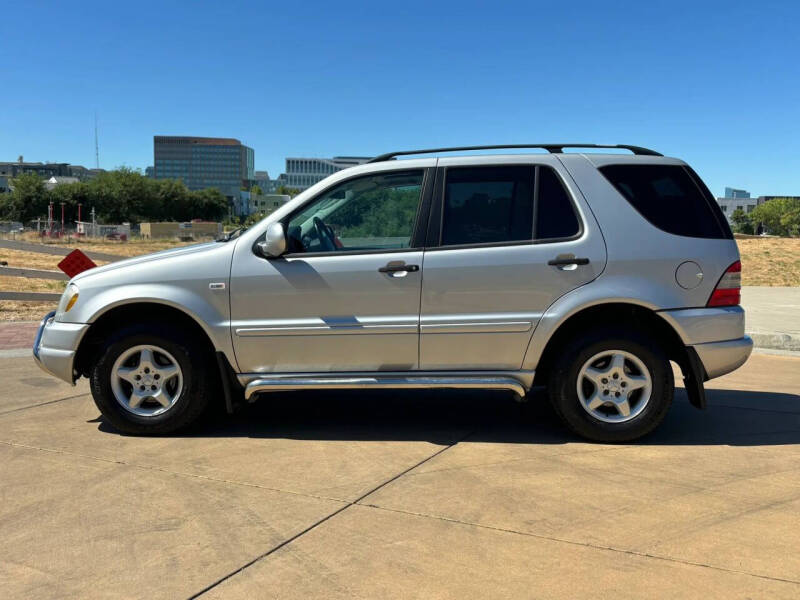 2000 Mercedes-Benz M-Class ML 320