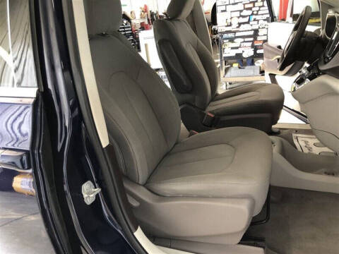 2020 Chrysler Voyager LX