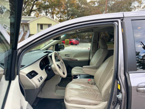 2011 Toyota Sienna XLE 8-Passenger
