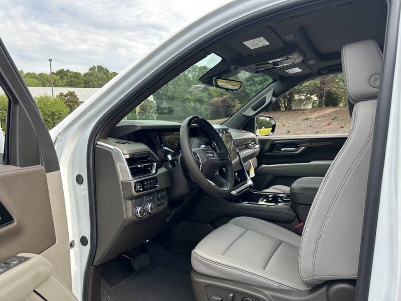 2025 GMC Yukon Elevation