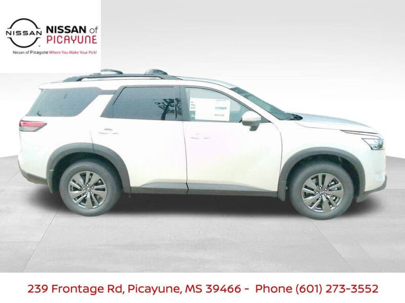 2025 Nissan Pathfinder SV