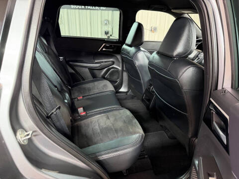 2023 Mitsubishi Outlander Black Edition