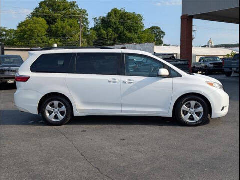 2016 Toyota Sienna LE 8-Passenger