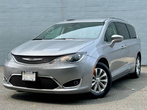 2019 Chrysler Pacifica for sale at Bavarian Auto Gallery in Bayonne NJ