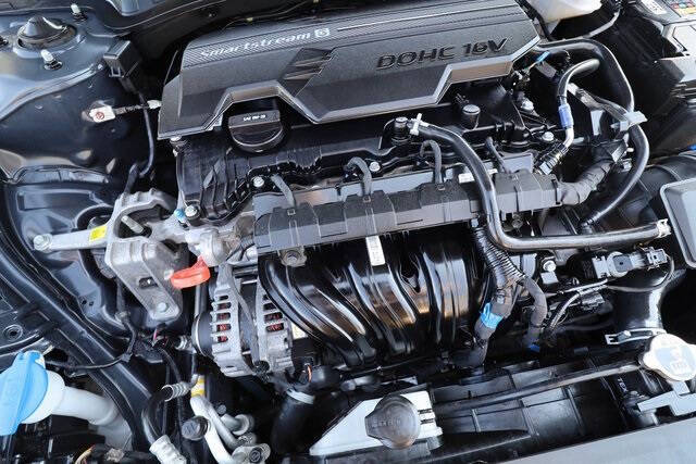 2024 Hyundai Elantra SE