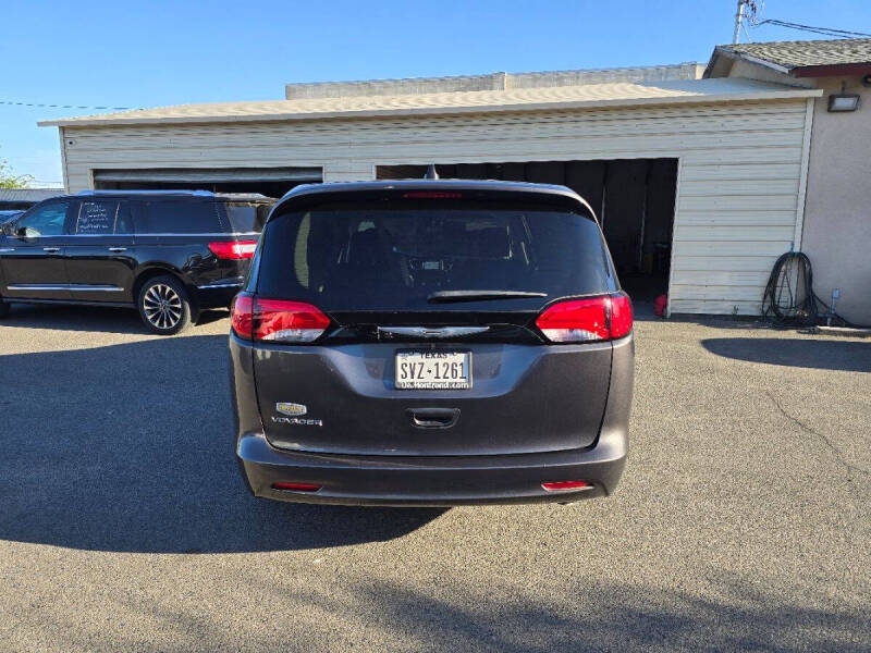 2023 Chrysler Voyager LX