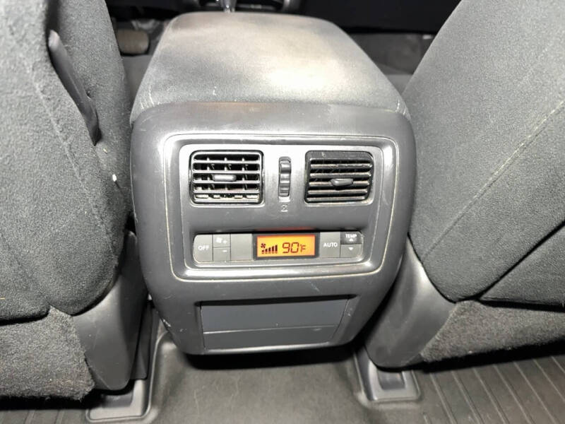 2016 Nissan Pathfinder SV