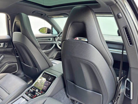 2023 Porsche Panamera Platinum Edition