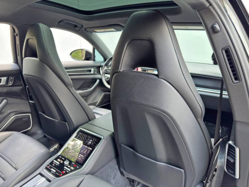 2023 Porsche Panamera Platinum Edition